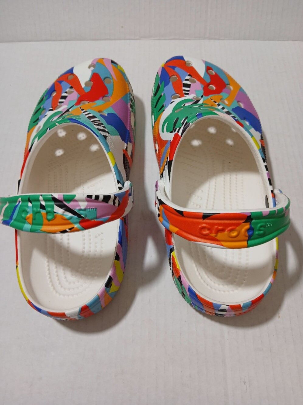 Crocs Retro Resort Clog Tropical Colorful Slip On Sandals Summer Womens 8 - Picture 4 of 9
